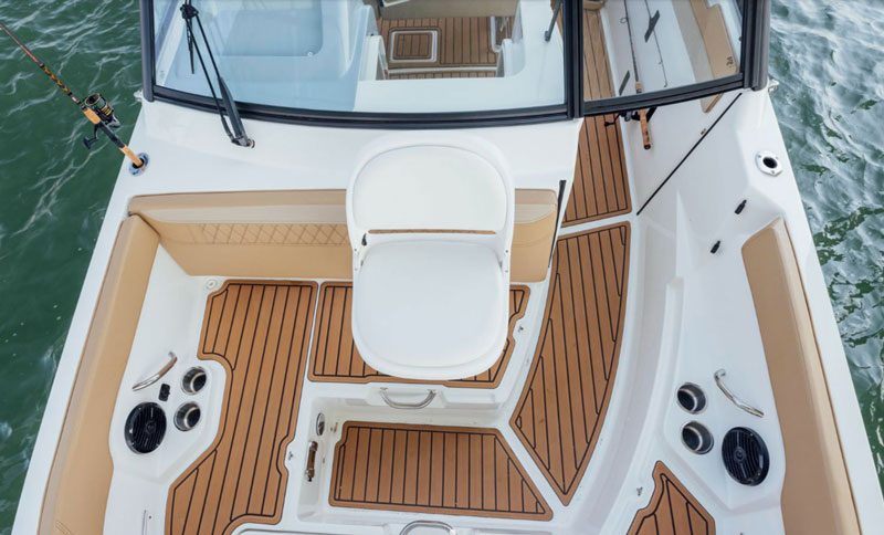bow of the bayliner t22 sc
