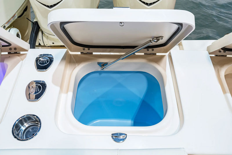 transom of the grady white freedom 345