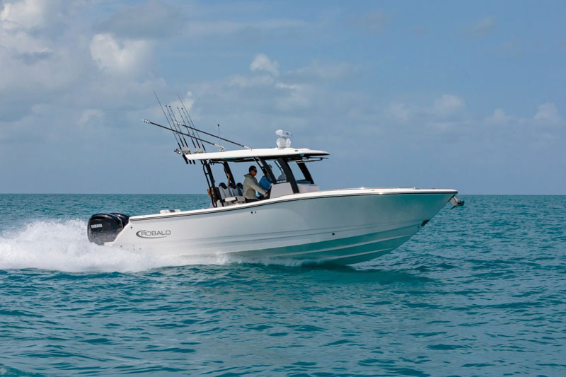robalo r300 center console fishing boat cruising