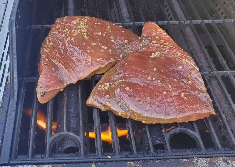 tuna steaks grilling